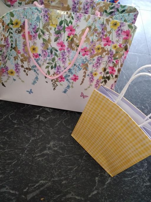  — Gift bags