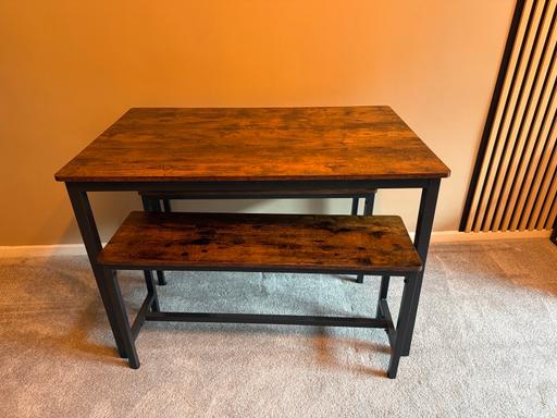  — Table with 2 bench