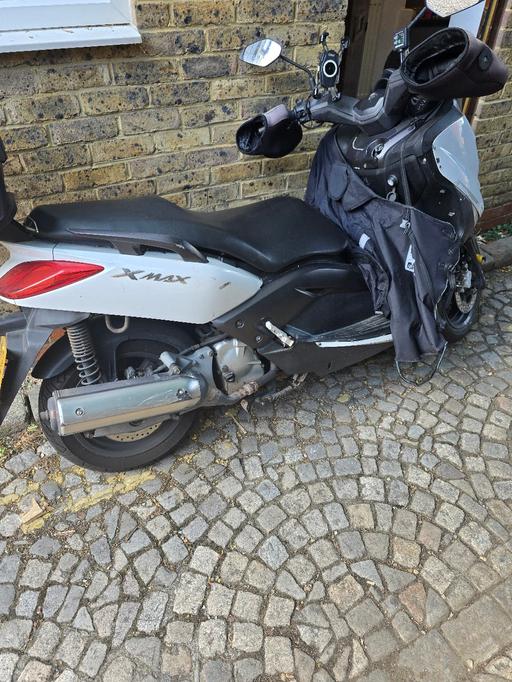  — White 2013 YAMAHA YP 125cc R-XMAX