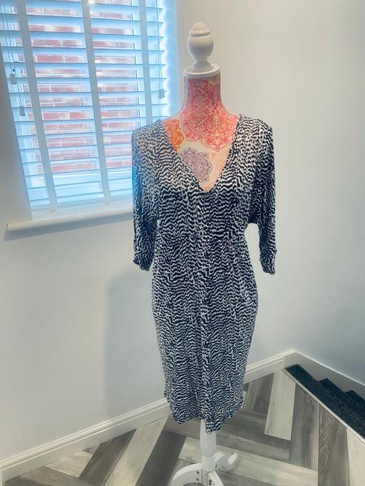  — (16) NEW - OPEN ARM DRESS