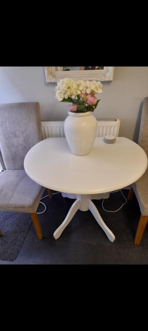  — Small round Pedestal table