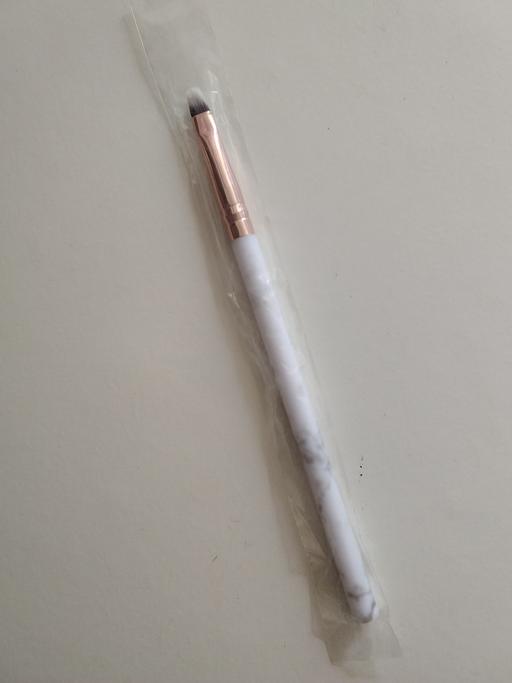  — makeup brush