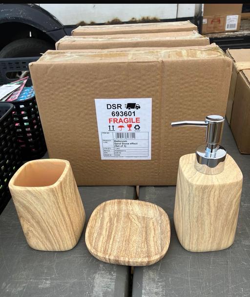  — Bathroom set