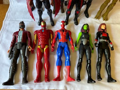  — Hasbro Marvel Avengers figures x 11