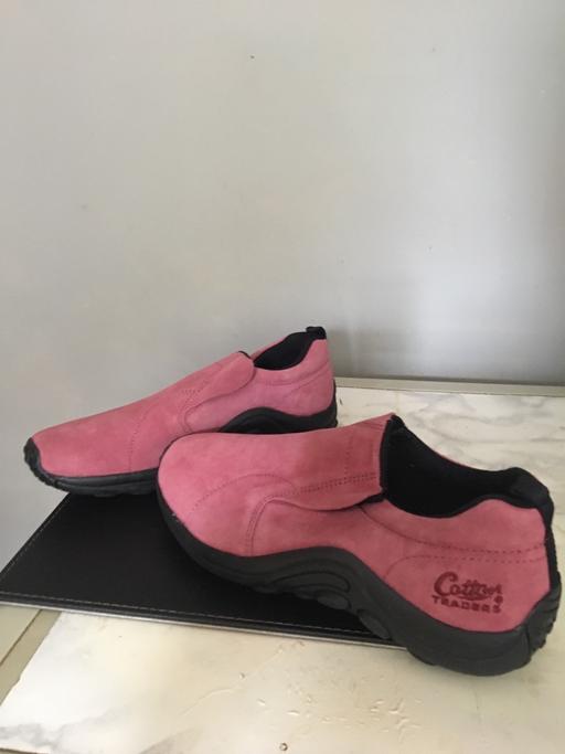  — Trainers  pink