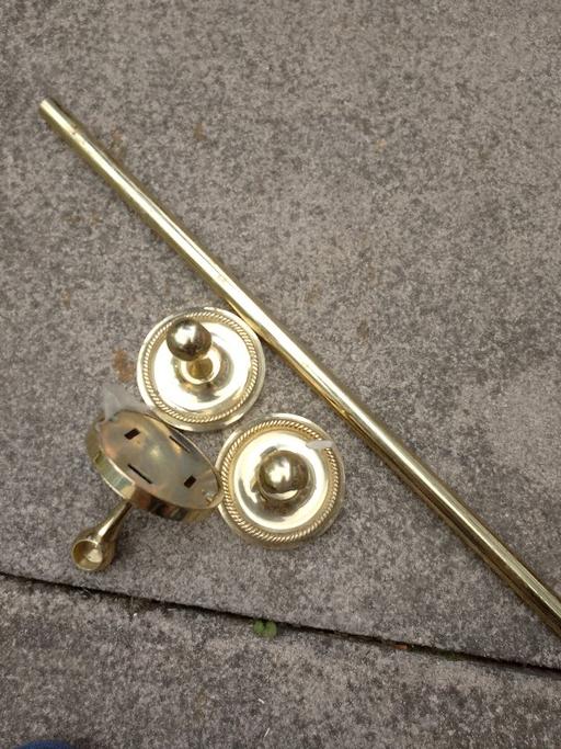  — Small brass towel rail.