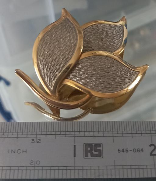  — Vintage two tone textured leaf brooch