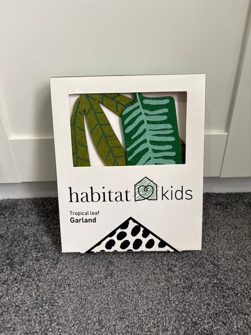 — Jungle leaf bunting NEW