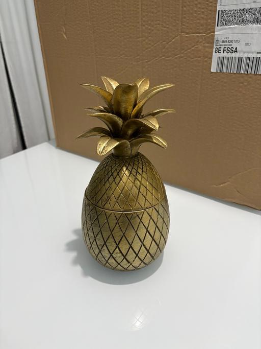  — Gold pineapple vase / ornament