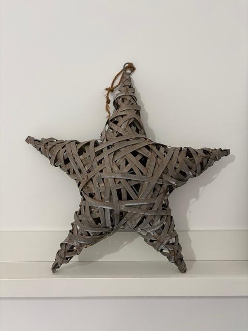  — Light up star decoration