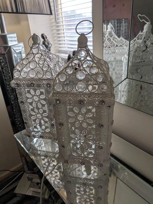  — 2 x white lamps