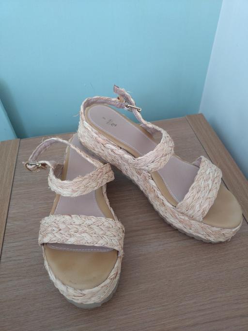  — Ladies sandals