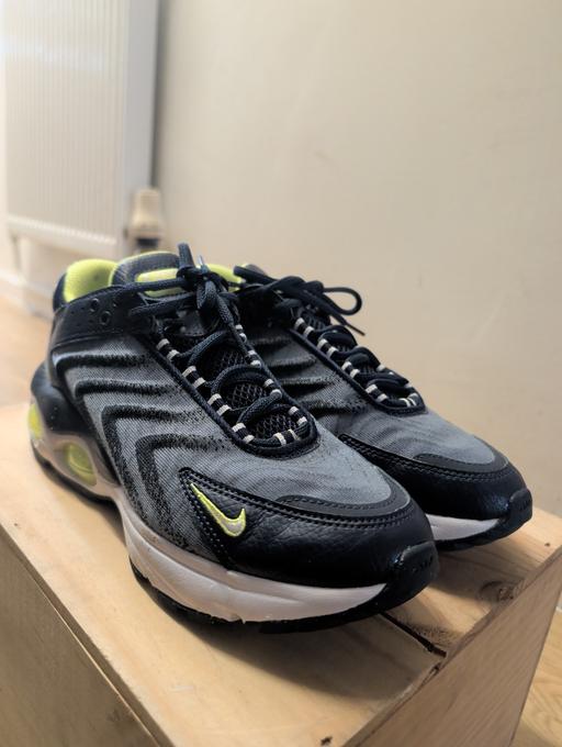  — Nike air max tw