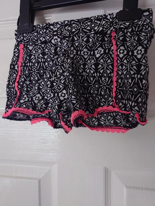  — Girls black patterned shorts size 2-3 years