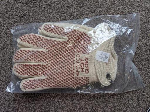  — new polyco hot gloves pair