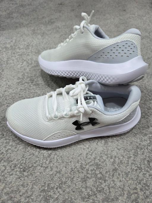  — 🌟NEW🌟 Size 6 UNDER ARMOUR trainers