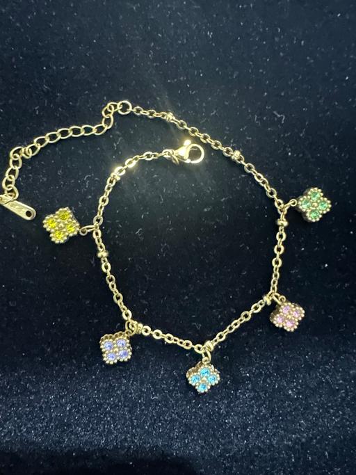 — Bracelet