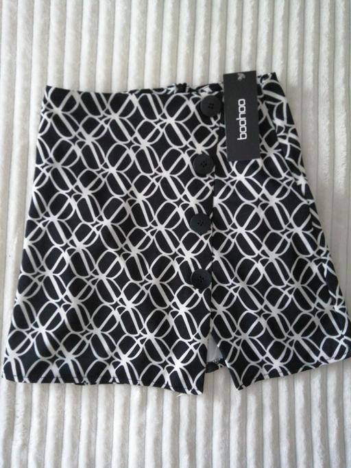  — ladies skirt size *6* Boohoo