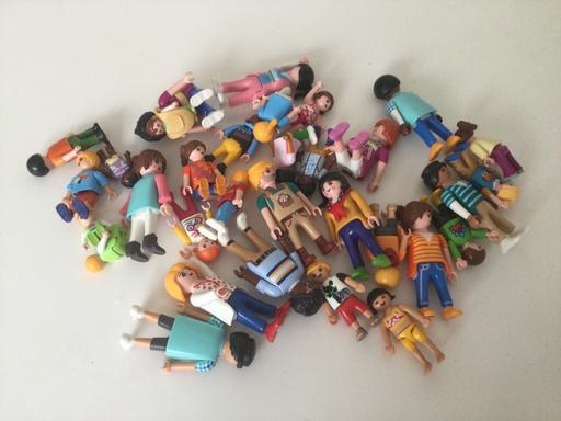  — 31 playmobil figures