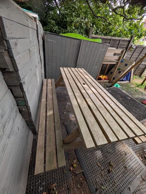  — Garden/pub bench