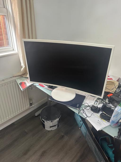  — Computer monitor Samsung 32”