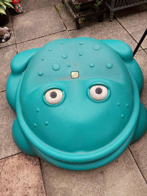  — Large strong frog sandpit