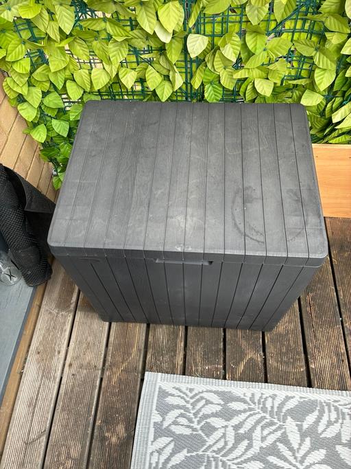  — Keter storage box