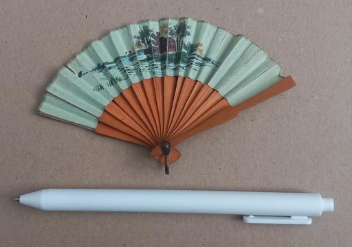  — 10 vintage ladies hand fans