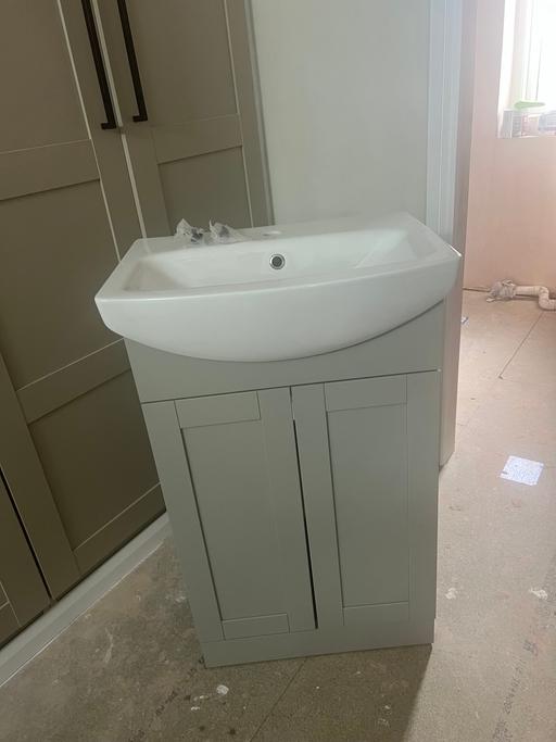 — Vanity unit / basin
