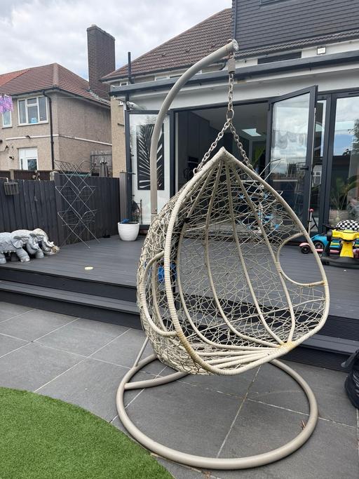 — Garden egg chair