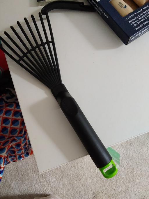  — garden hand rake