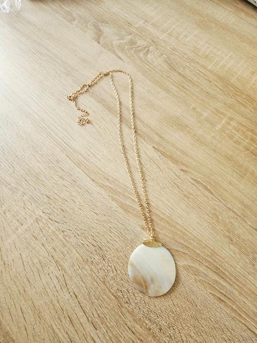  — Shell necklace..like new