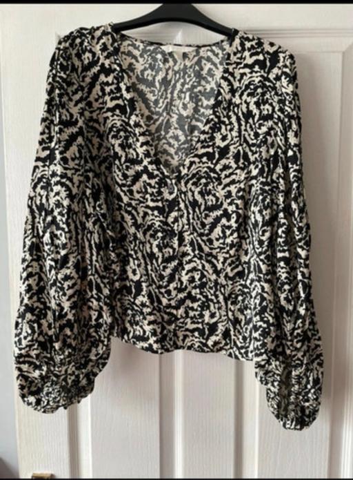  — Blouse
