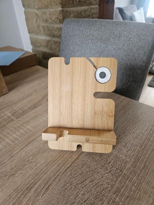  — Mobile phone and watch stand..like new