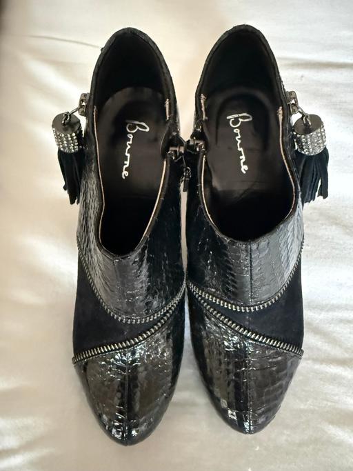  — Bourne quality high heeled platform boots 36