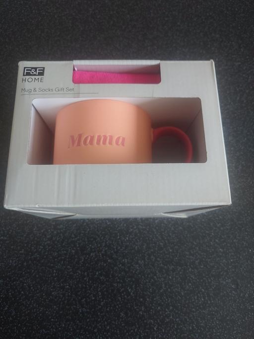  — "Mama" mug & socks gift set