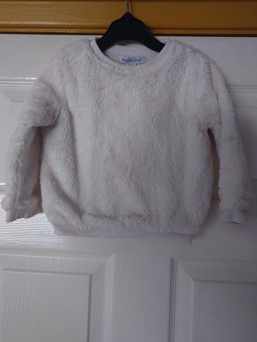 — Girls white furry jumper size 1½-2 years