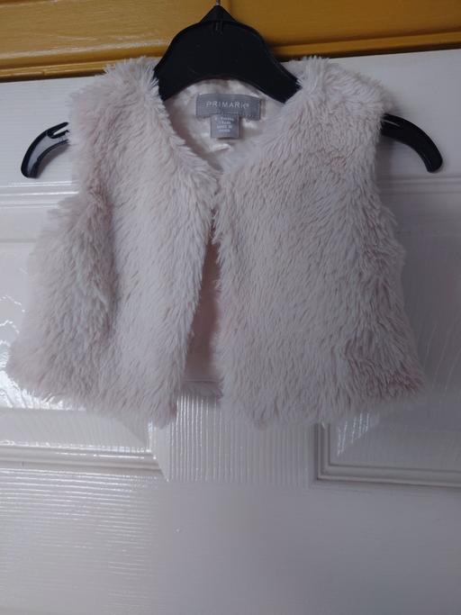  — Baby girls white furry gilet size 6-9 months
