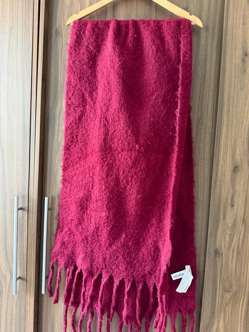  — women scarf