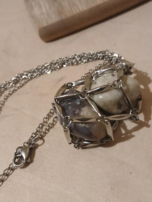  — womens necklace