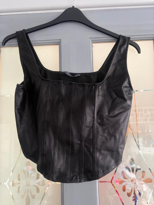  — Women’s top