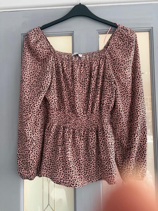  — Women’s top