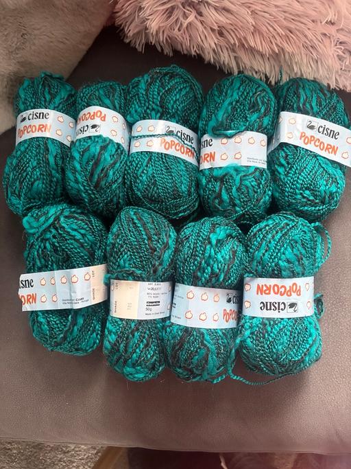  — Large bundle of wool