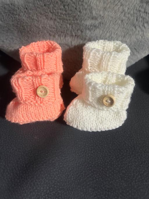  — Baby bootees