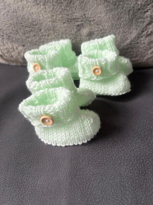  — Baby bootees