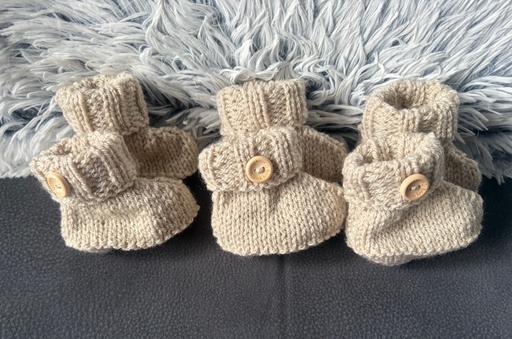 — Baby bootees