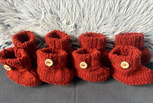  — Baby’s bootees