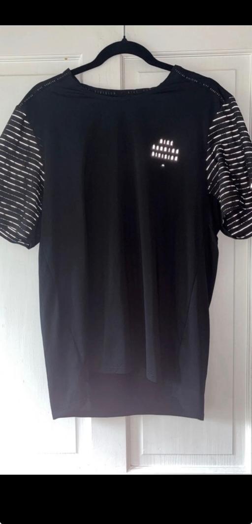  — men’s top & shorts
