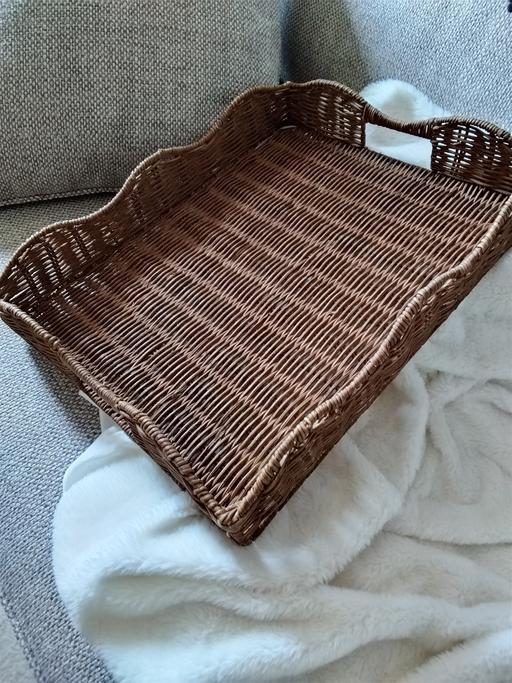  — Breakfast in bed tray