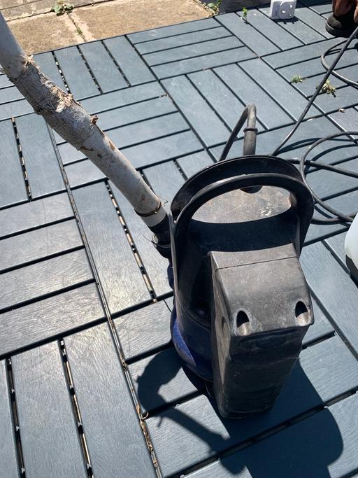  — Aqua King blue black submersible pump good/ c